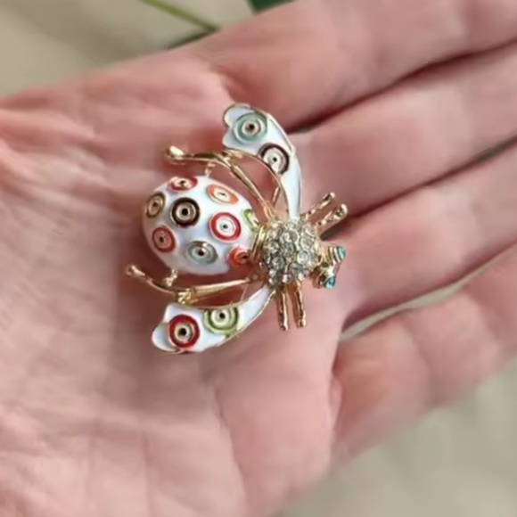 Vintage Bee White Gold Brooch - Picture 8 of 8